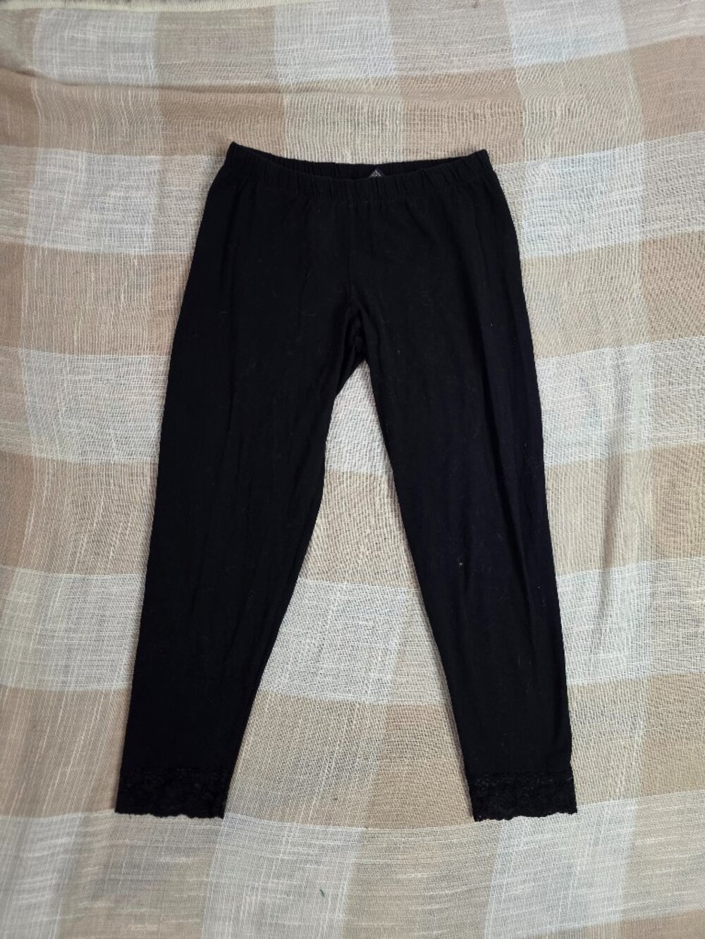 y2k Alt Millennialcore Goth Poetcore Twee Black Capri Leggings, with Lace Trim